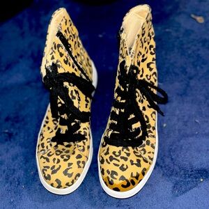 Women’s size 9 leopard shoes. Man made.